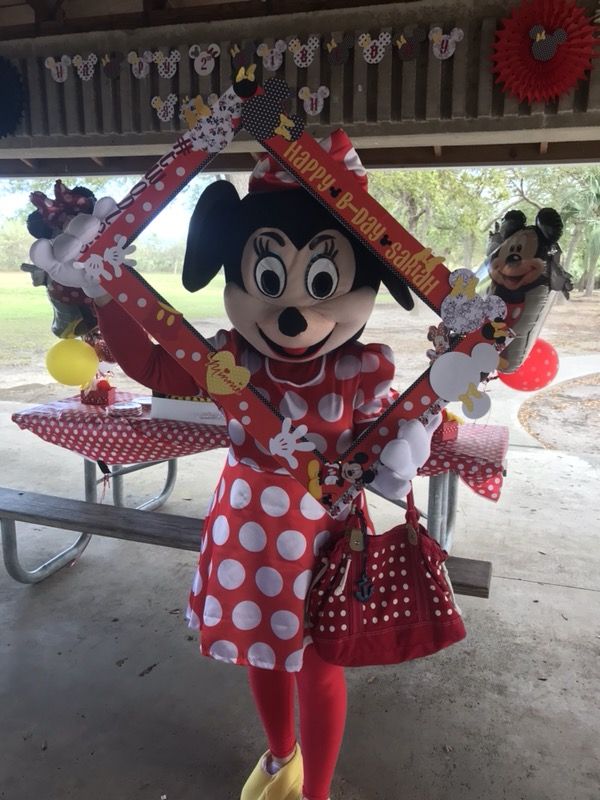 Have Minnie at your child’s birthday party