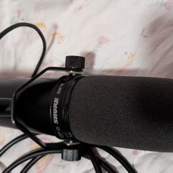 Shure SM7B w/ Low Profile Desk Boom