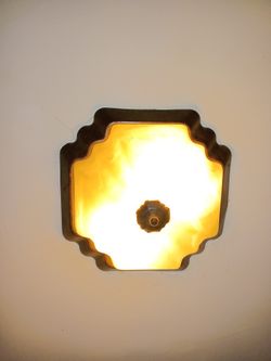 Ceiling light fixture