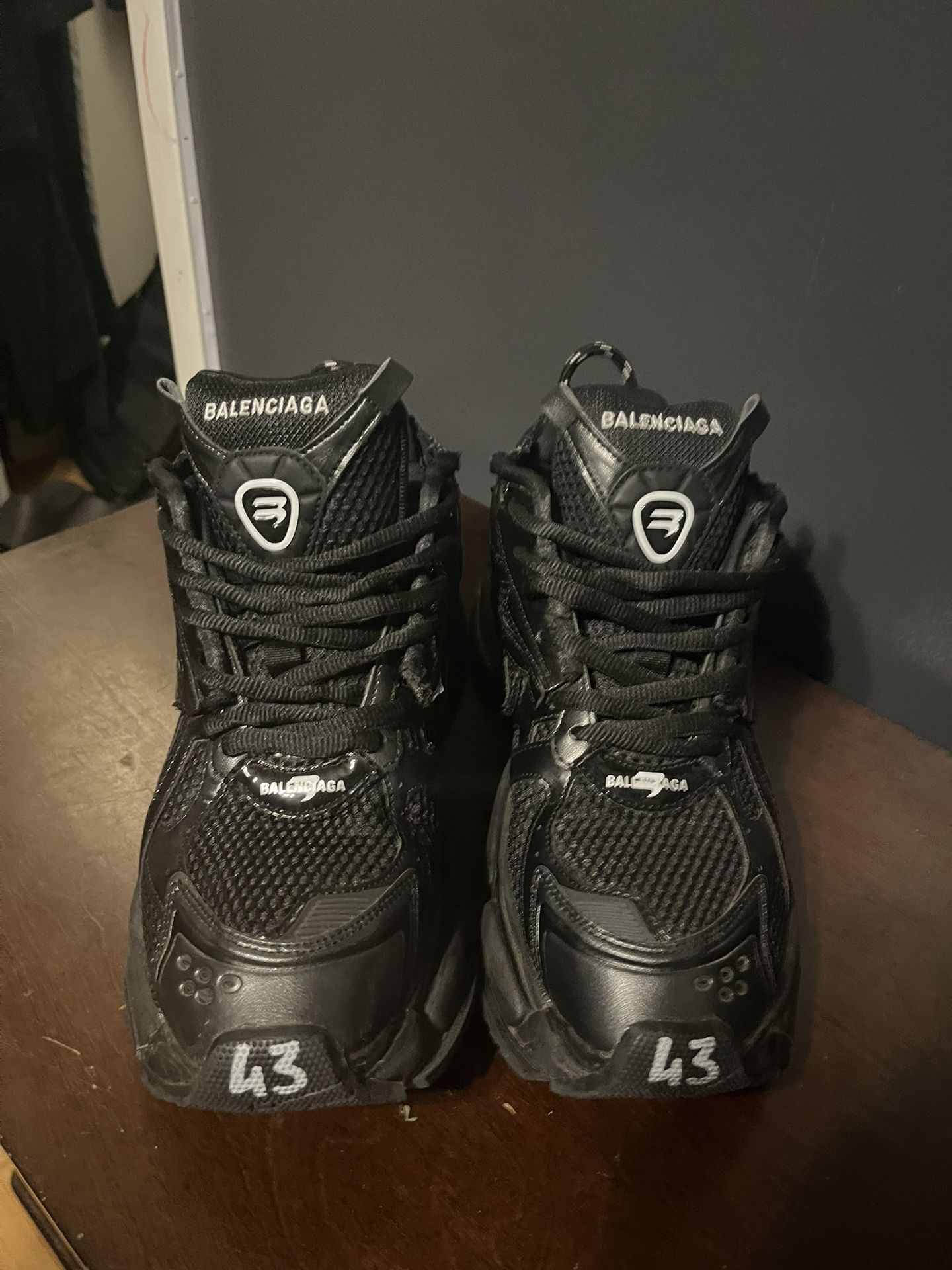 Balenciaga runners black
