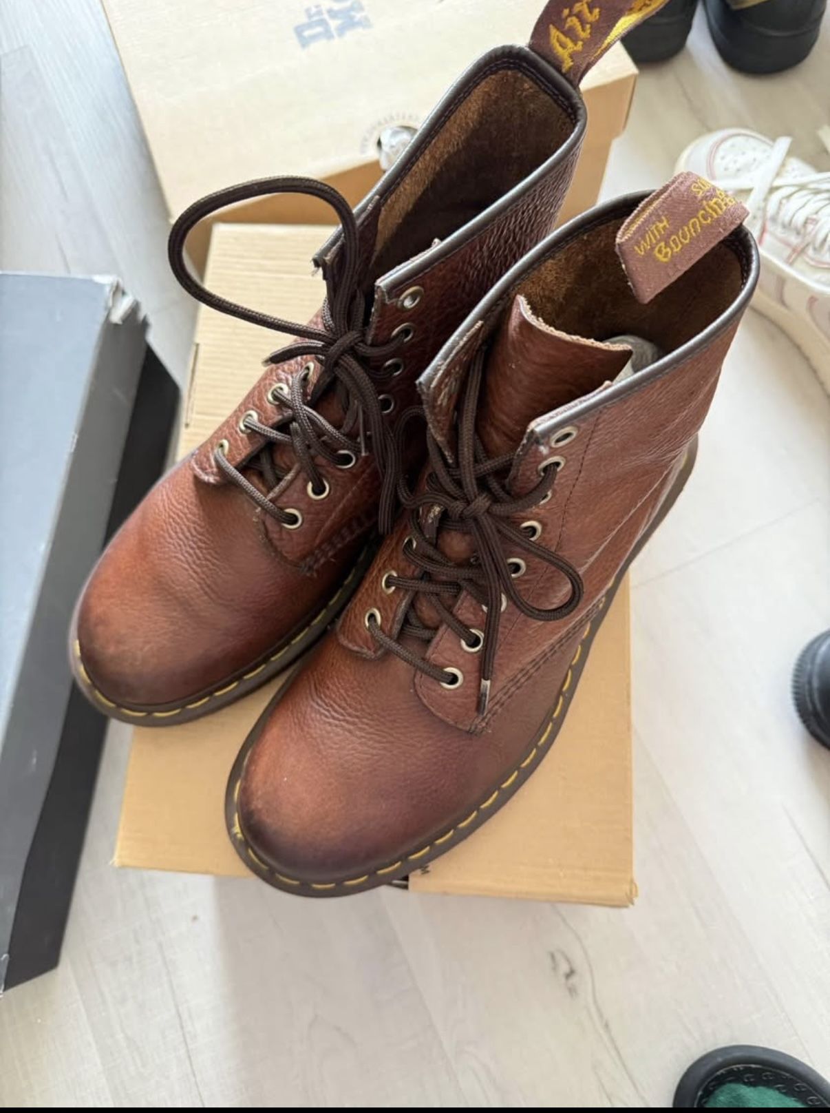 Dr. Martens Unisex-Adult 1460 Crazy Horse 8 Eye Boot