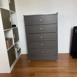 Dresser - Free