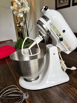 KitchenAid Classic Stand Mixer White. and cover.