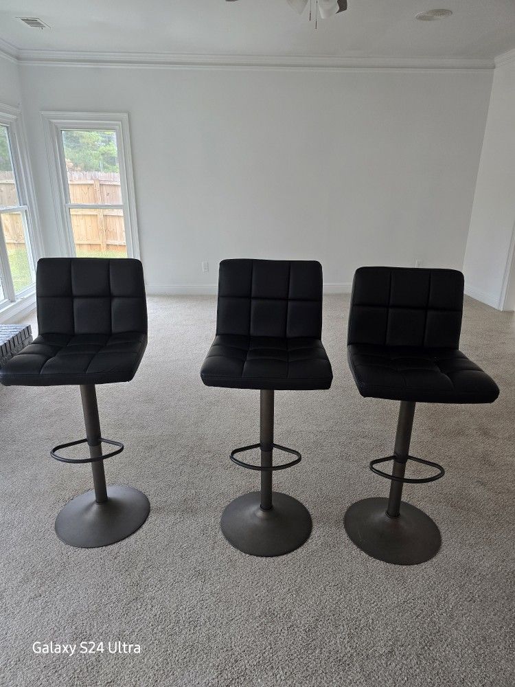 3 Bar Stools