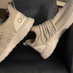 Pair of Adidas tennis size 9 1/2 used great condition like new condition asking 20 firm for now 