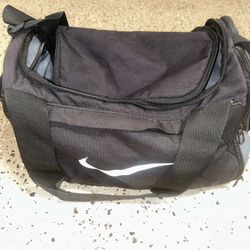 Black Nike Duffle Bag With Lots of Pockets
