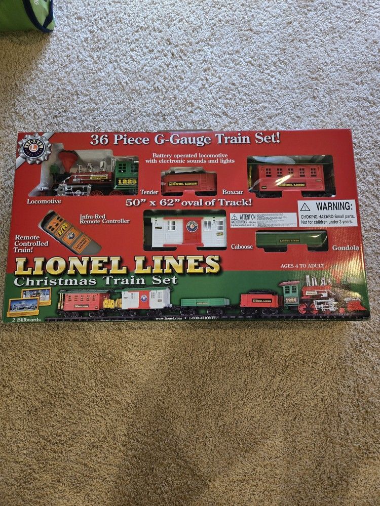 Lionel Lines Christmas Train Set