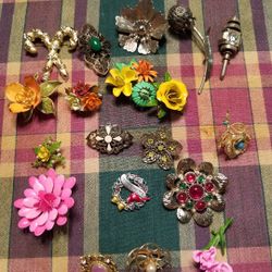 Vintage Brooch/pins