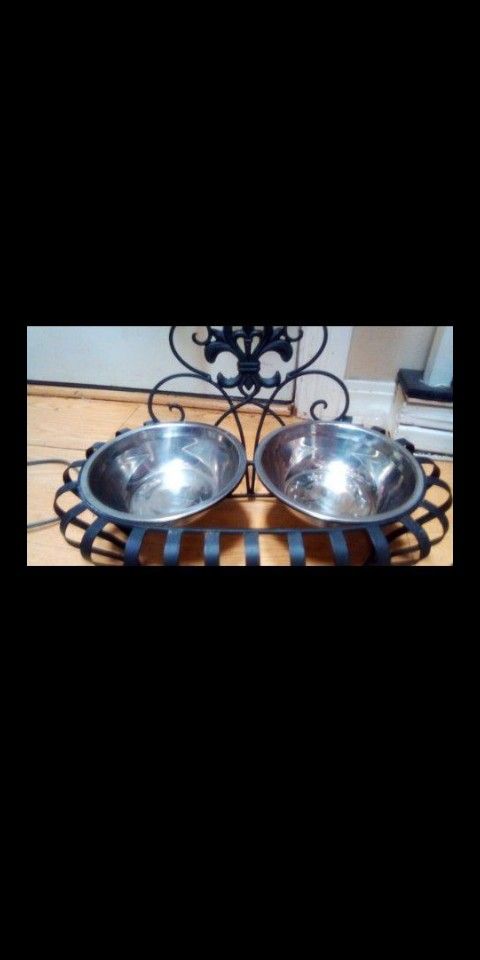 Iron dog bowl set