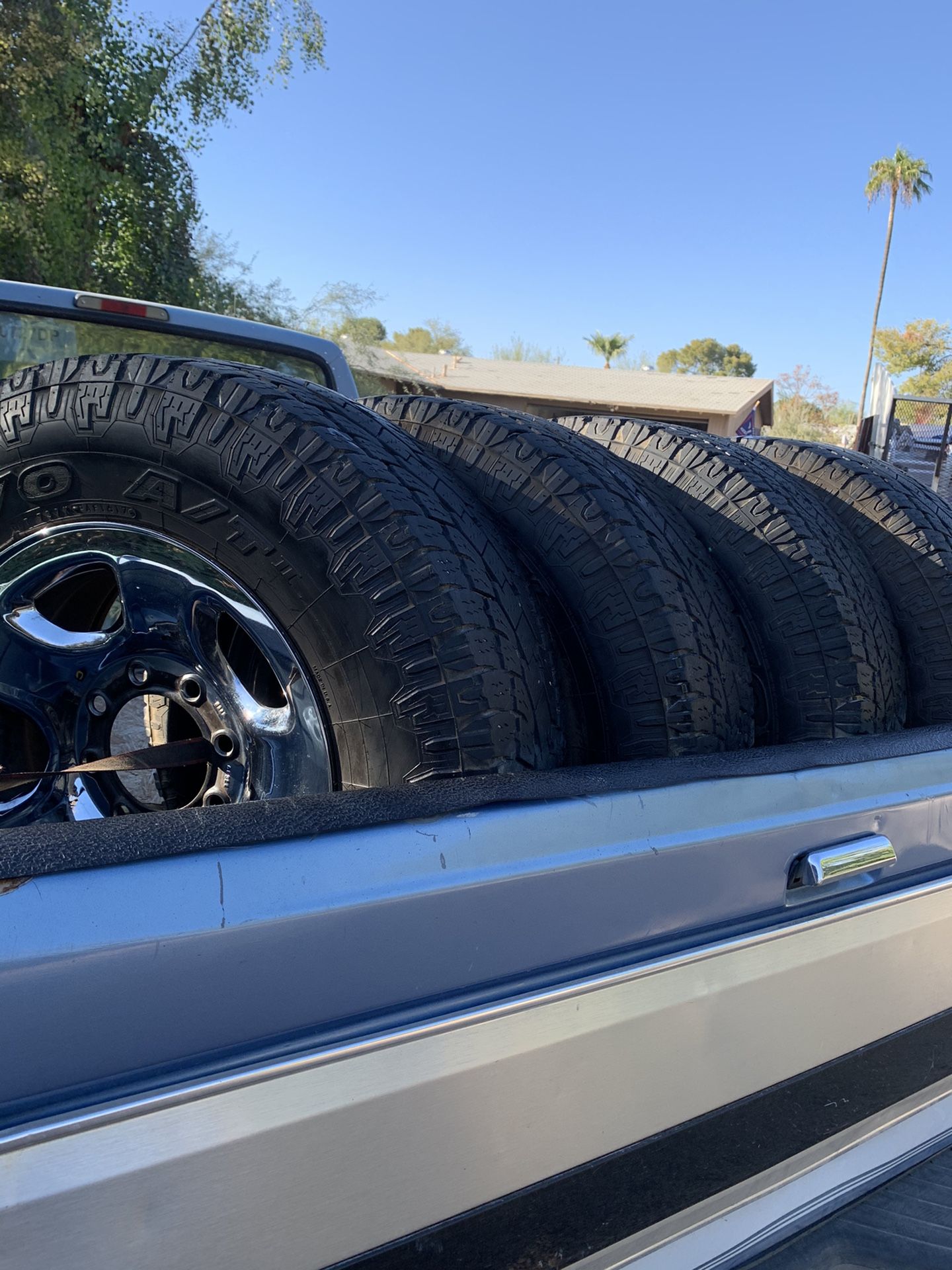 TOYO OPEN COUNTRY (full Set W/rims) 265 70 R17