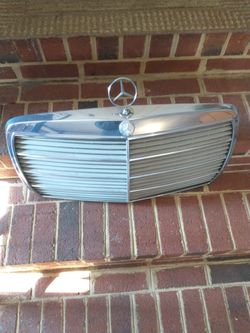 Mercedes Benz Grille For 123 Body Style