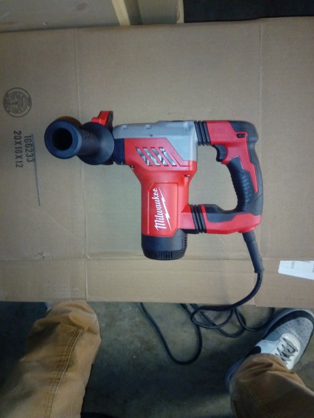 MILWAUKEE 1-1/8 (28mm) SDS Plus Rotary Hammer