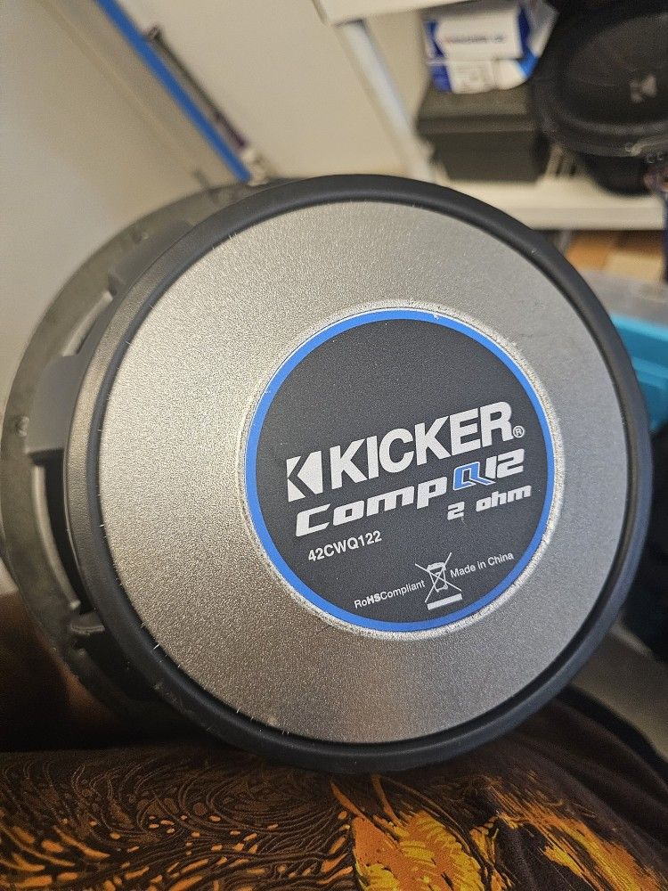 Kicker CompQ 42CWQ122 12in Subs 2ohM DVC