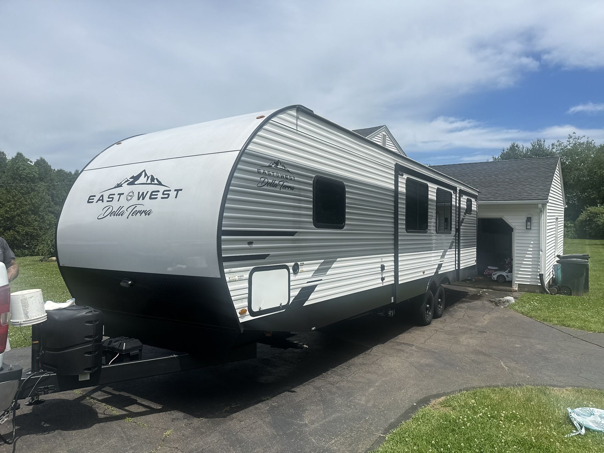 2023 East to West Della Terra 312BH