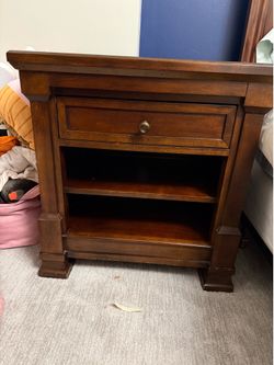 Nightstand-wood (mahogany color)