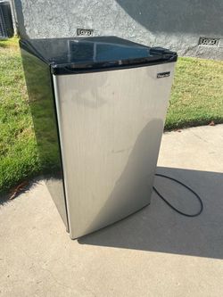 Magic chef mini refrigerator