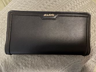 Women’s black wallet