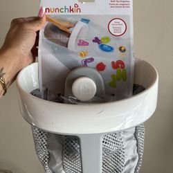 Munchkin bath toy holder