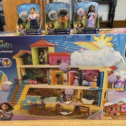 Encanto Doll House And Extras