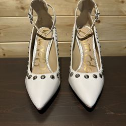 BNWT Sam Edelman Helen white pumps with silver studs size 5 1/2.