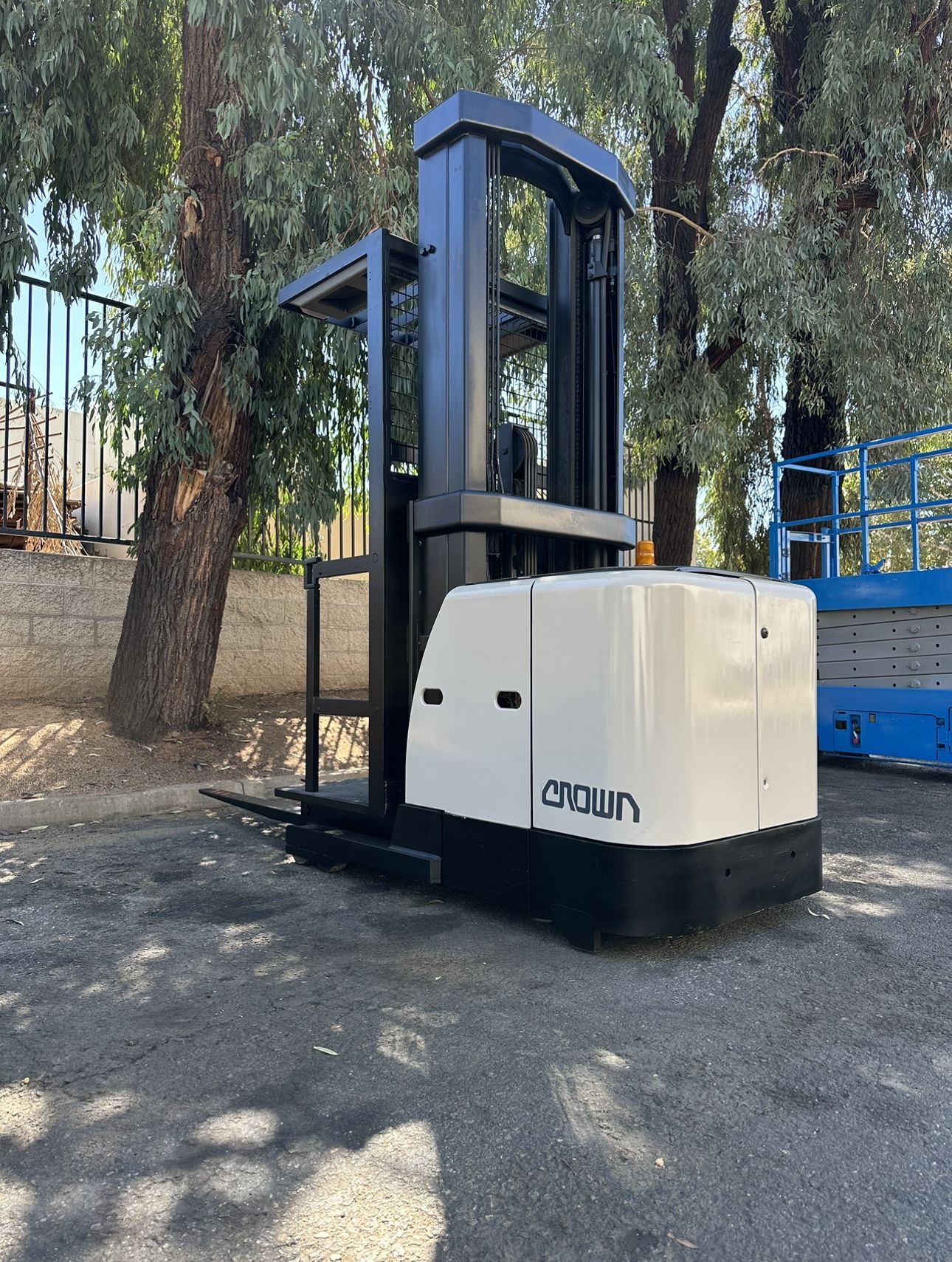 Crown Order Picker Forklift 