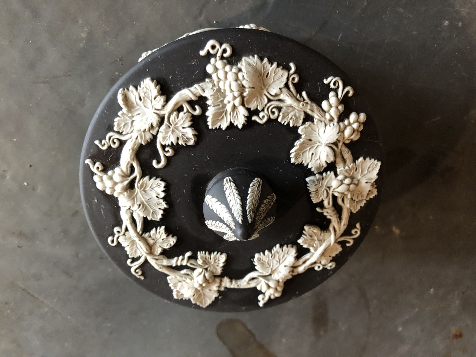 Ceramic dish with lid