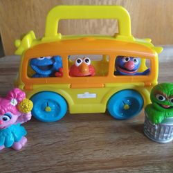 Sesame Street School Bus W/ Five Figures 