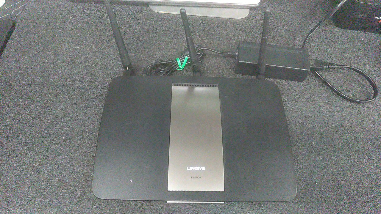 Linksys EA6900 wifi router AC1900