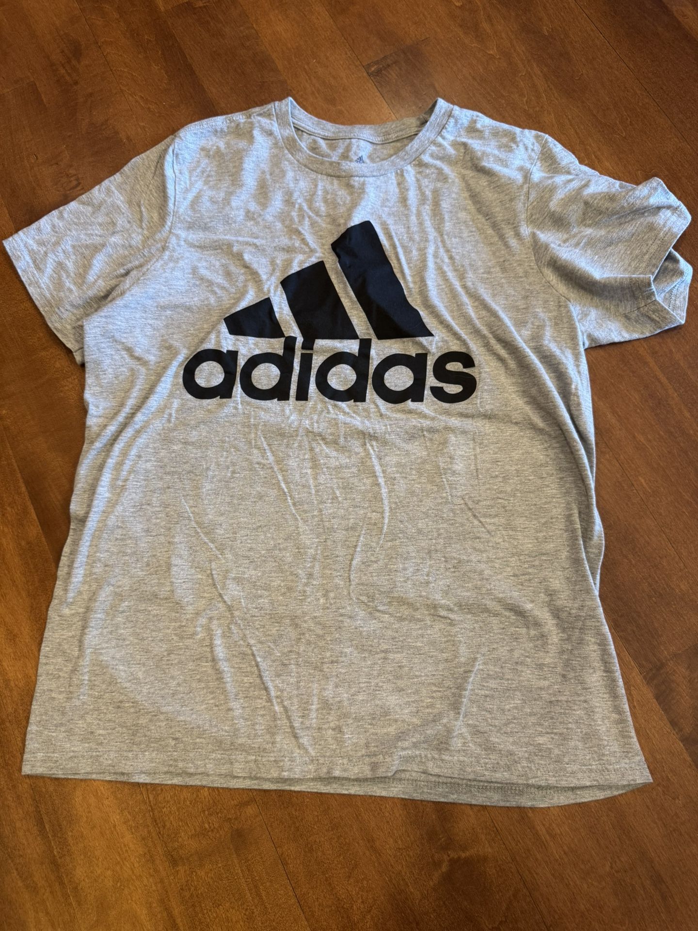Women’s Adidas amplifier T-shirt size medium shipping available