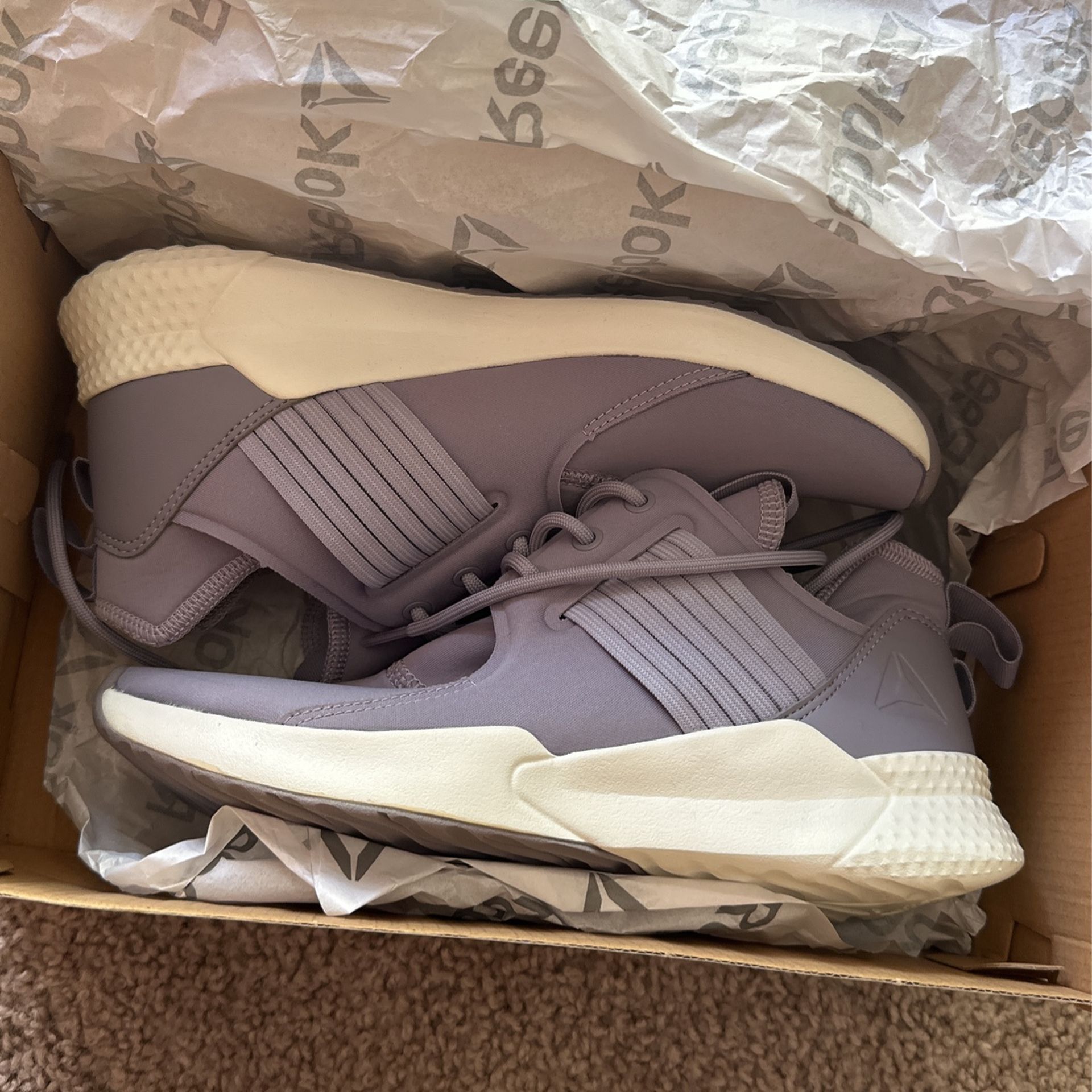 Brand New Women’s Sneaker 7.5