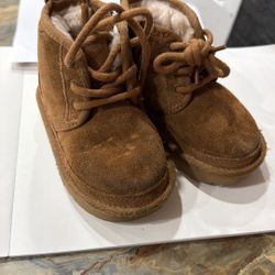 Kids Uggs Size 6  