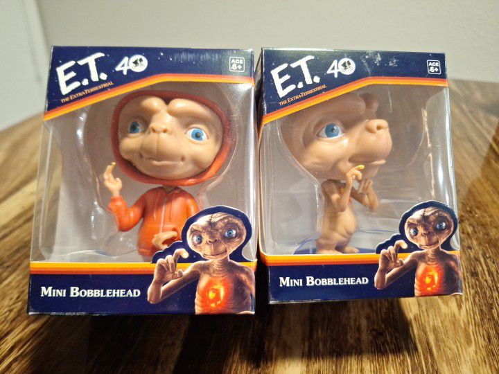 E.T. Vinyl Figures Set Of 2