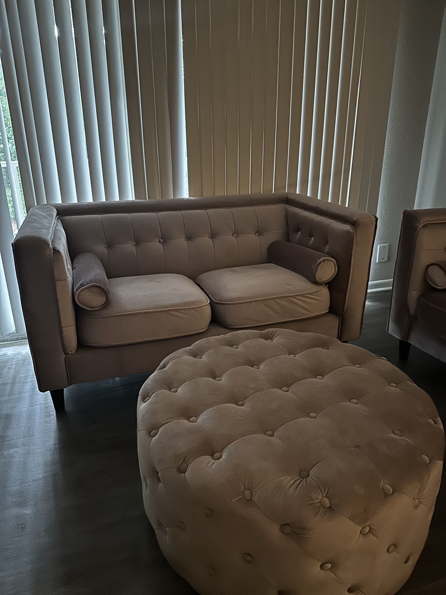 PINK SOFA SET FOR SELL WITH OTTOMAN $600