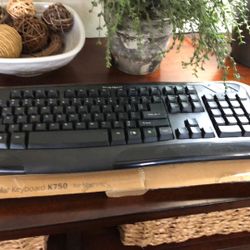 Logitech K750 Wireless Keyboard (WO)