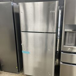 Frigidaire refrigerator top freezer CS