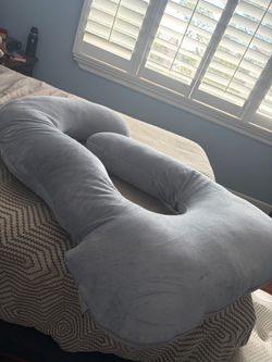 pregnancy pillow