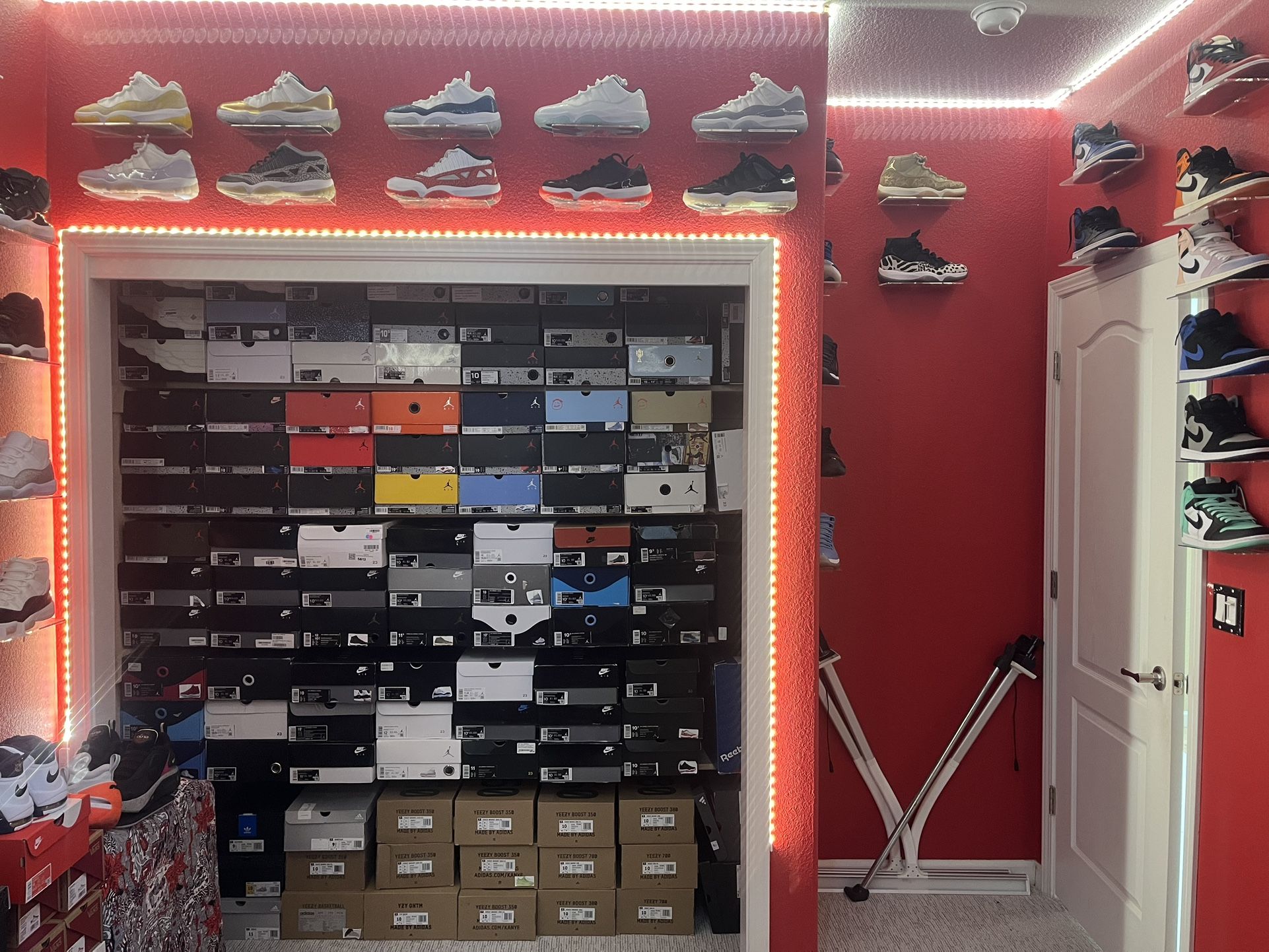 —>>SELLING SHOE COLLECTION<<—