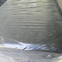 14"thick Queen Simmons Mattress 