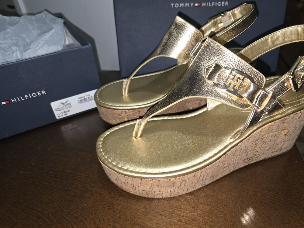 Wedge Heels NEEDS GLUE