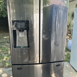 SAMSUNG FRENCH DOOR REFRIGERATOR  *HANDLES INCLUDED * DELIVERY AVAILABLE FOR SMALL FEE 🚛
