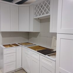 Kitchen Cabinets, Quartz Granite Countertops, Laminated Vinyl