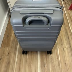 Beis Luggage Bag With Wheels 