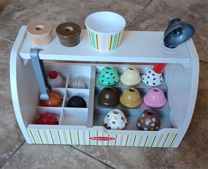 Melissa And Doug Wooden Scoop And Serve Counter Set