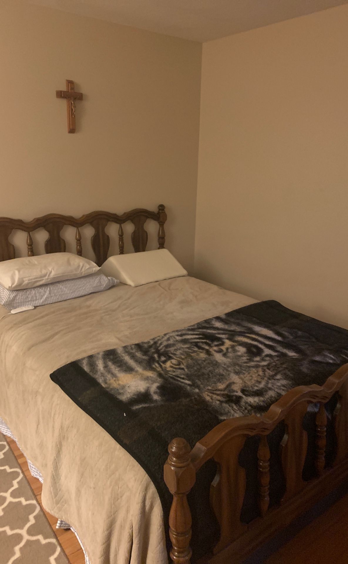 Perfect Condition Bedroom set (not including mattress)