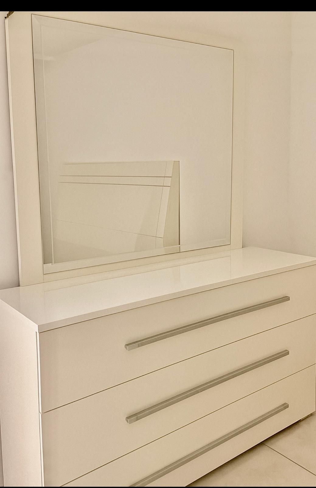 Doble Dresser And Mirror 