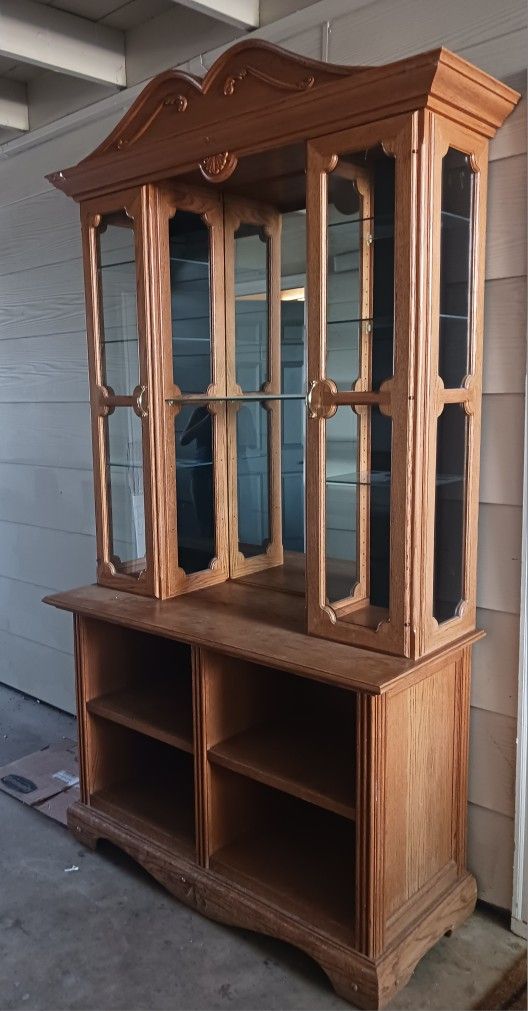 $50 China Cabinet/Hutch