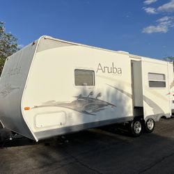 2009 ARUBA BY STARCRAFT 24ft SLEEPS 6 with one sofa slide has 3 burner stove oven microwave refrigerator freezer  shower, toilet dinette table, sofa, 