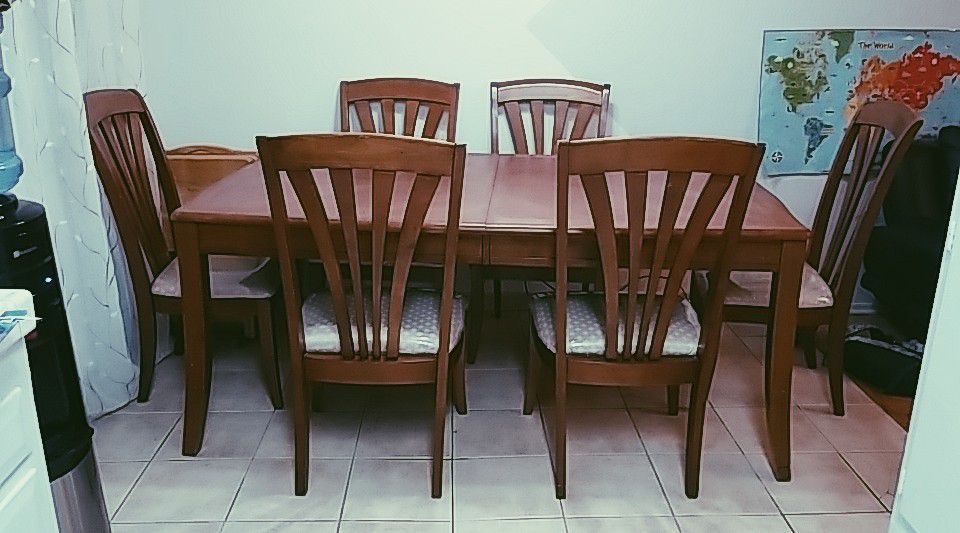Used table with 6 pc chairs