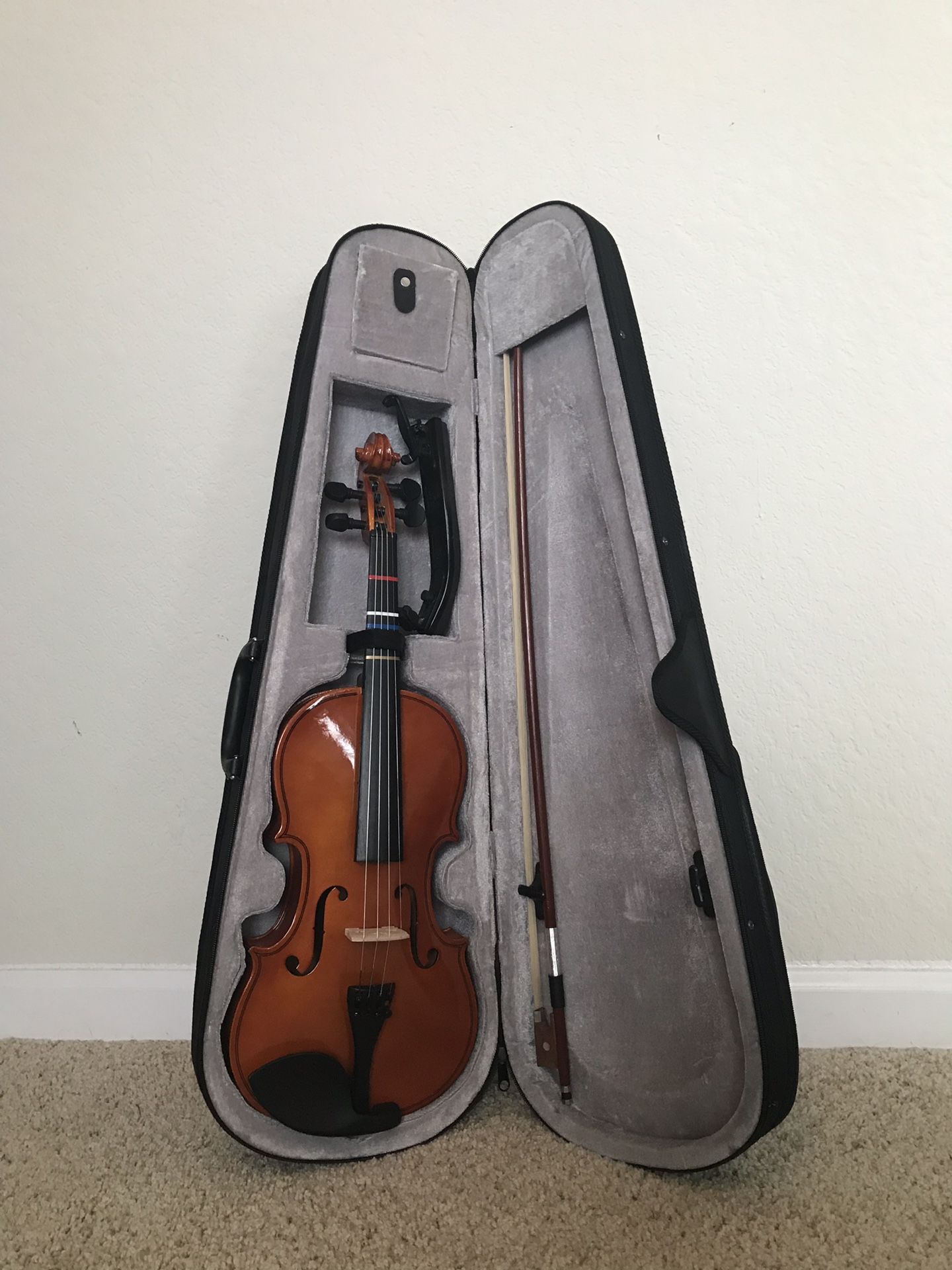 4/4 Student Violin w/ Case