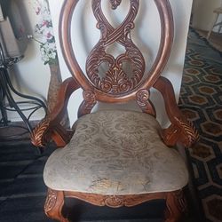 2 Antique Colletions Chair..